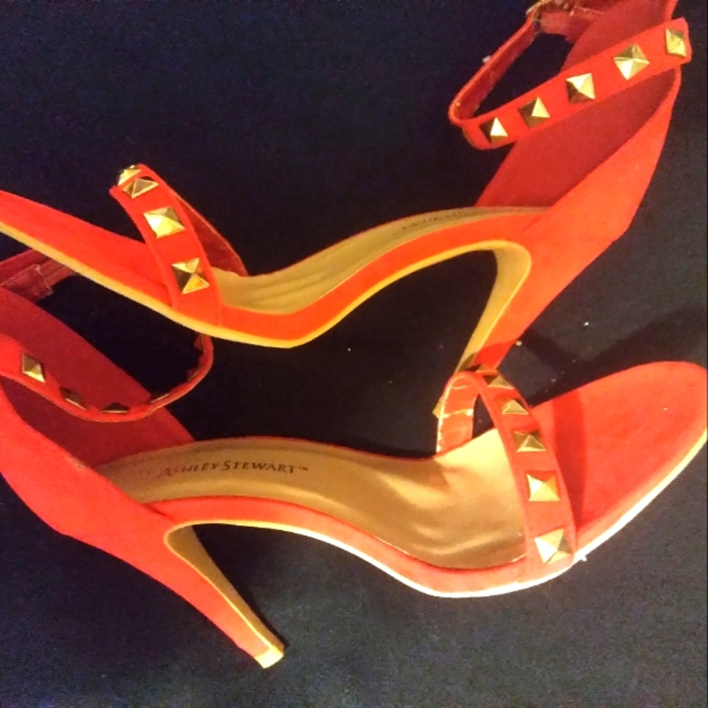 Fly red sandals